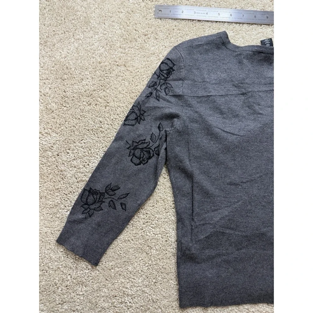 White House Black Market Gray Floral Embroidered Button Front Cardigan Small